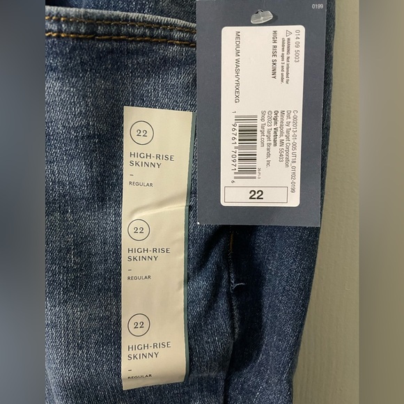 NWT Universal Thread High Rise Skinny Distressed Medium Blue Jeans Size 22 - Picture 8 of 8